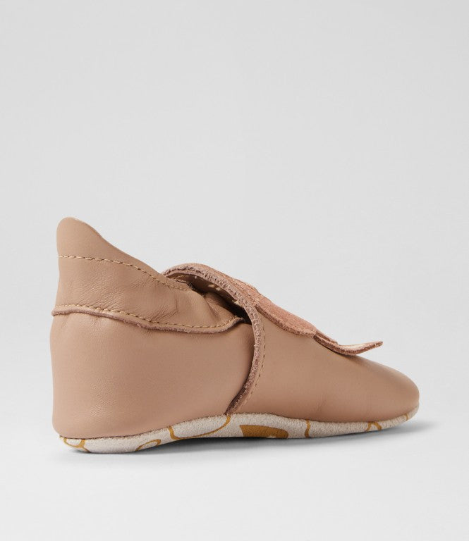 BOBUX - Soft Sole Peeking Puppy (Warm Taupe)
